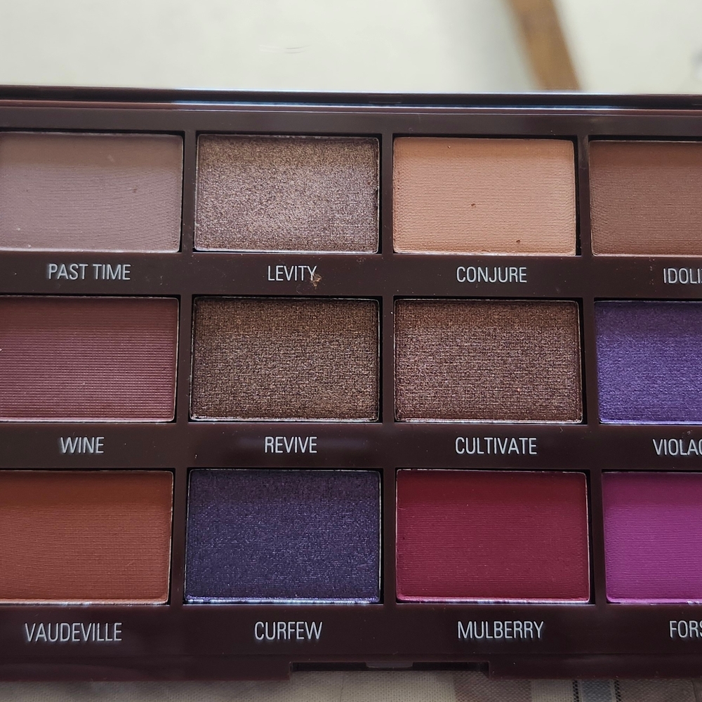 Eyeshadow Palette with Rich Colors